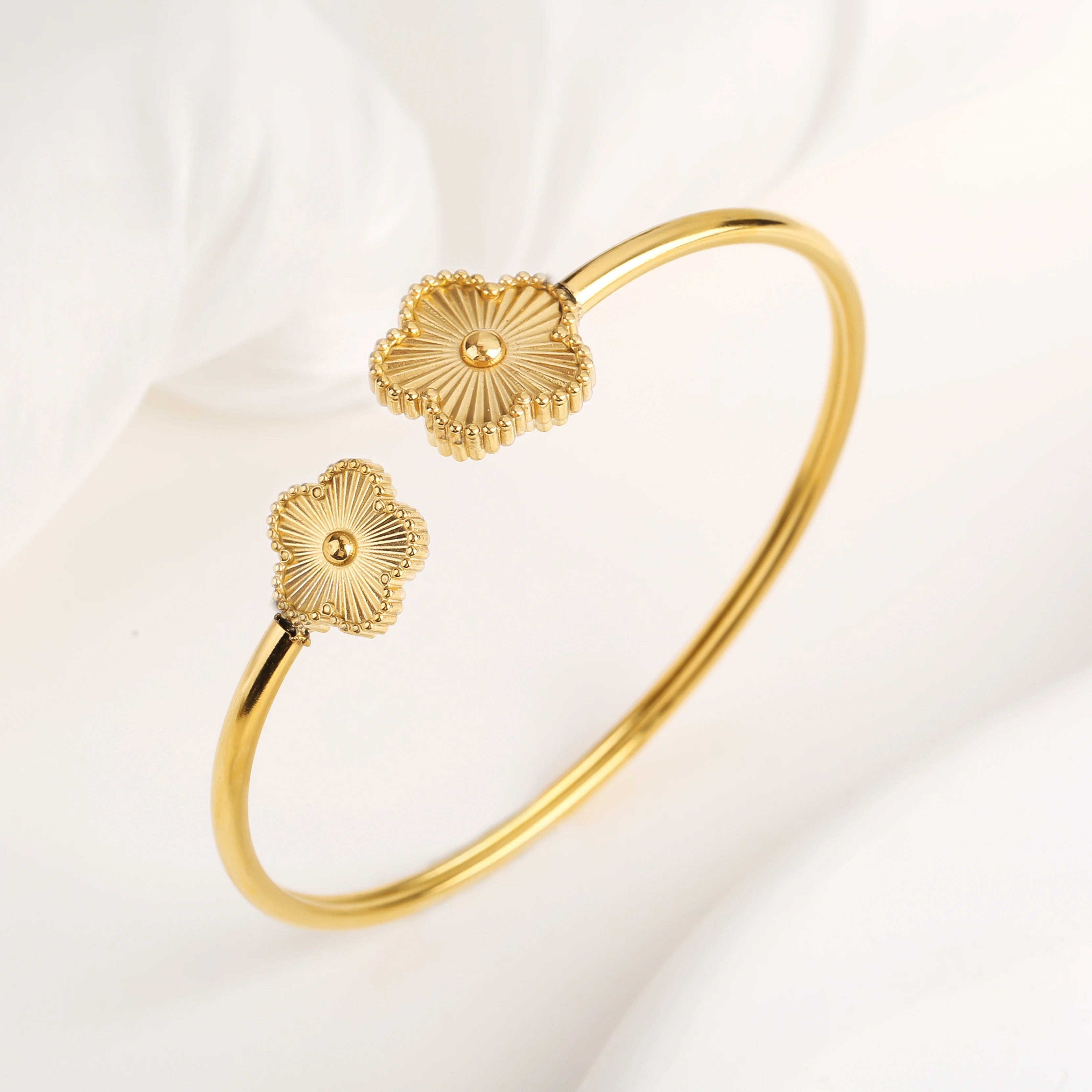 Chunky 18k Plating Stainless Steel Five Leaf Flower Open Bangle For Women Waterproof Party Wrist Jewelry 2025 Bijoux Clover