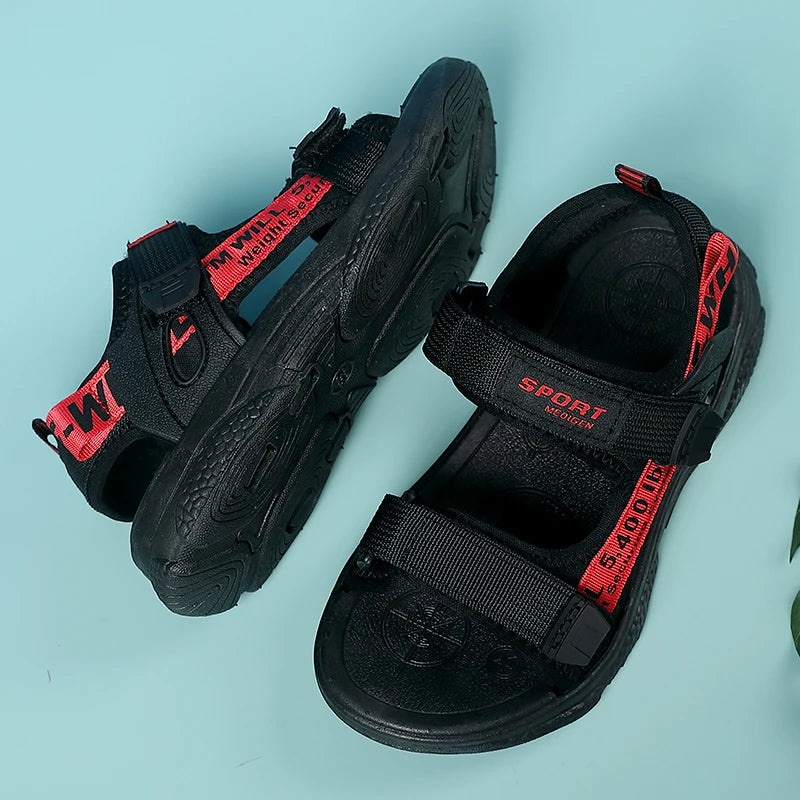 A pair of children's summer open-toe sandals, breathable, comfortable, wear-resistant flat shoes, size 28-39，WK-201