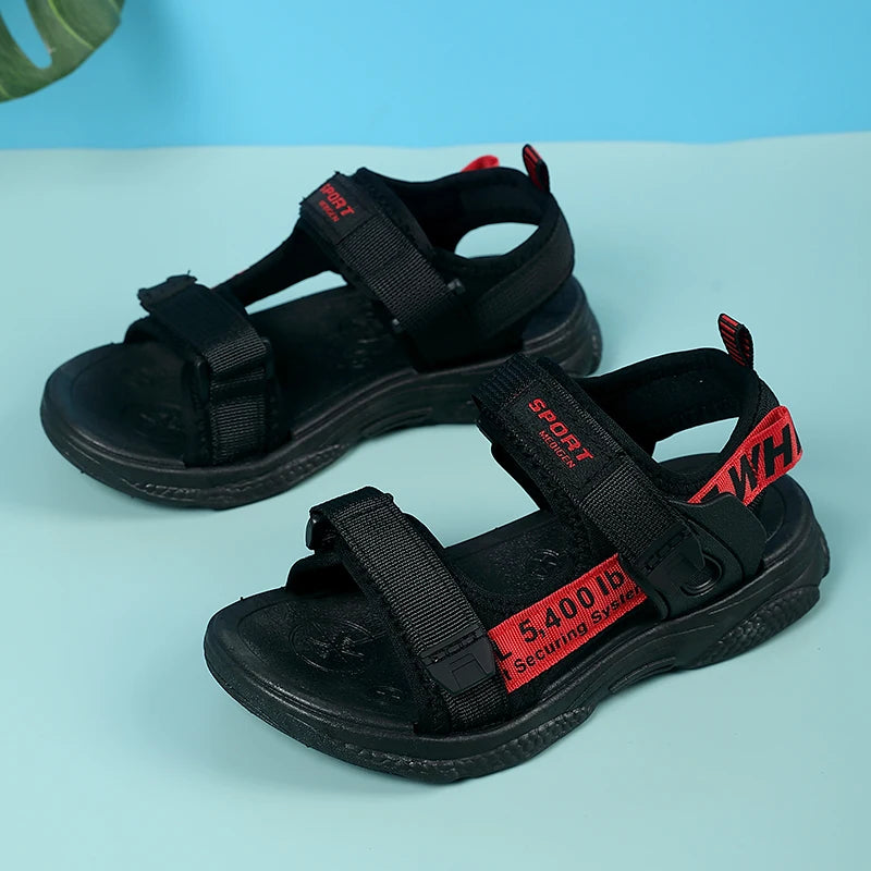 A pair of children's summer open-toe sandals, breathable, comfortable, wear-resistant flat shoes, size 28-39，WK-201