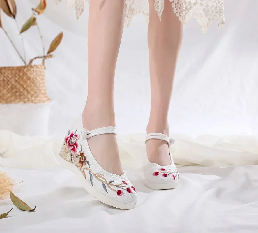 Autumn Elevator Shoes Woman Casual Harajuku Chinese Ethnic Style Canvas Vintage Embroidered Cloth Hanfu Shoes Women Zapatos