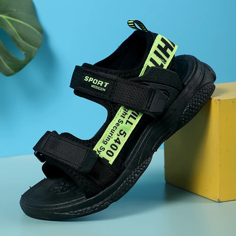 A pair of children's summer open-toe sandals, breathable, comfortable, wear-resistant flat shoes, size 28-39，WK-201