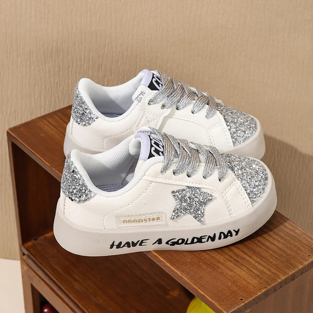 New Children's Sequined Sneakers Summer Girls Casual Shoes Fashionable Star Non-slip Shoes Comfortable Breathable and Non-slip.