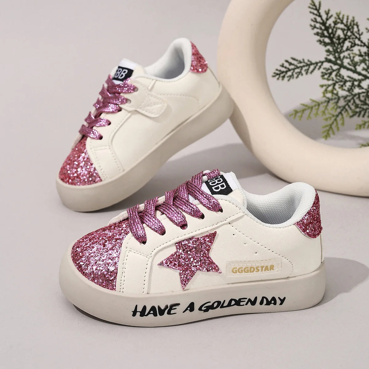 New Children's Sequined Sneakers Summer Girls Casual Shoes Fashionable Star Non-slip Shoes Comfortable Breathable and Non-slip.