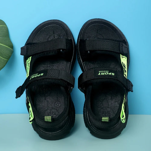 A pair of children's summer open-toe sandals, breathable, comfortable, wear-resistant flat shoes, size 28-39，WK-201