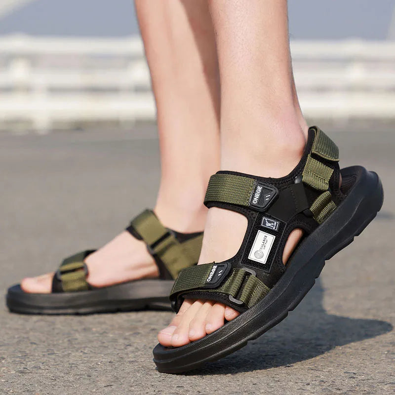 A Pair of New Summer Wear-Resistant Men's Sandals, Breathable Casual Business Beach Shoes, Thick-Soled Non-Slip Soft-Soled Shoes