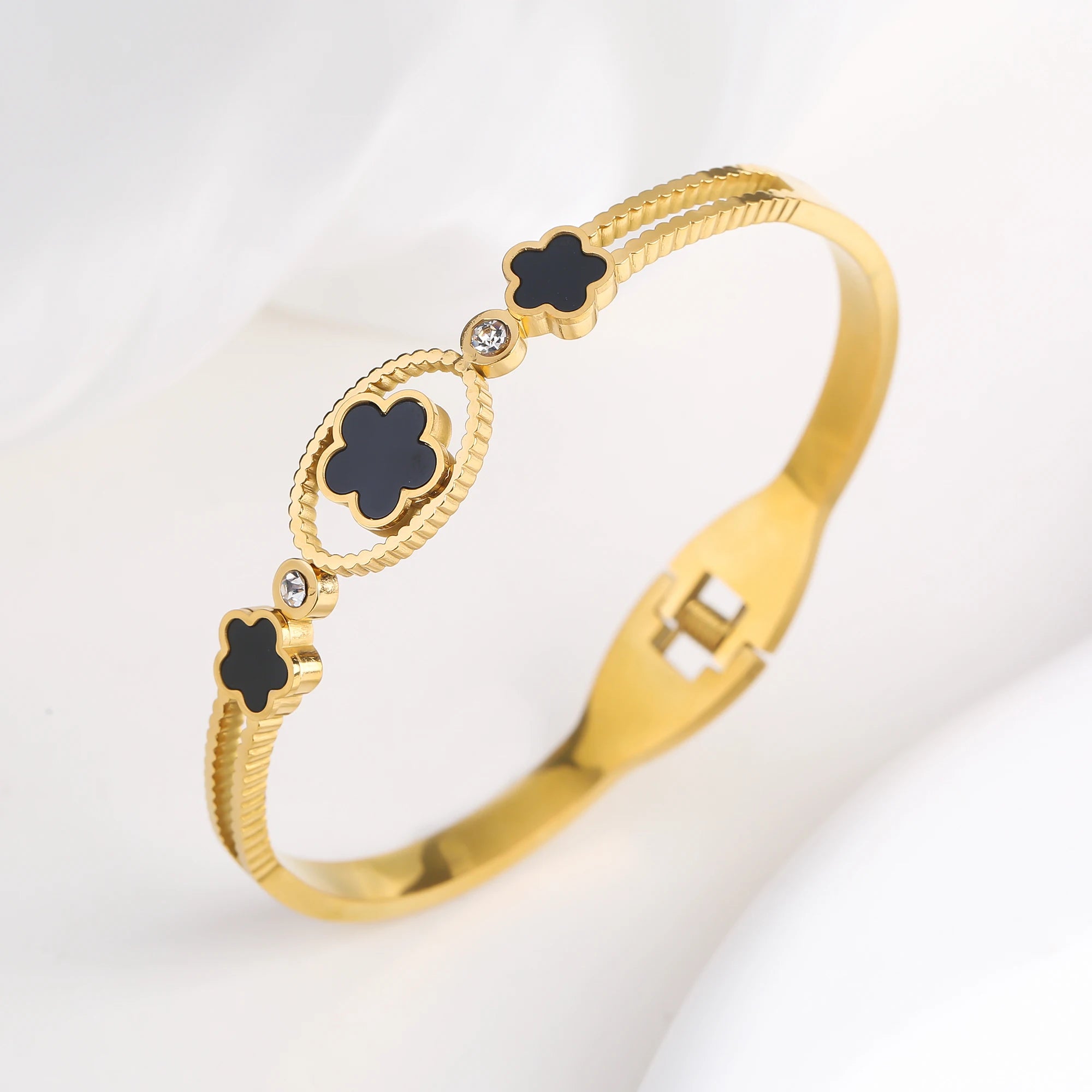 Chunky 18k Plating Stainless Steel Five Leaf Flower Open Bangle For Women Waterproof Party Wrist Jewelry 2025 Bijoux Clover