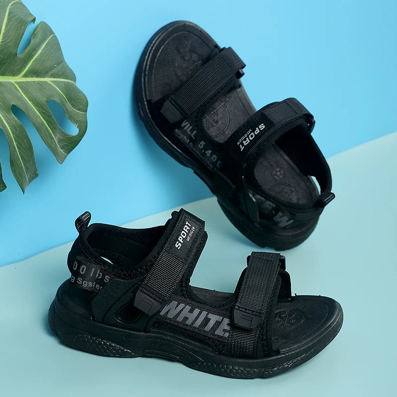 A pair of children's summer open-toe sandals, breathable, comfortable, wear-resistant flat shoes, size 28-39，WK-201