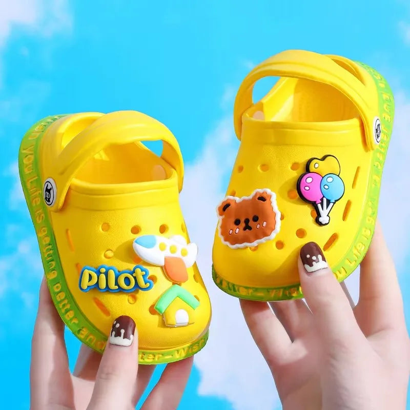 Kids Summer Cartoon Cave Hole Sandals Cute EVA Beach Sandals Non-Slip Soft Soled Quick Drying Boy Girl Shoe