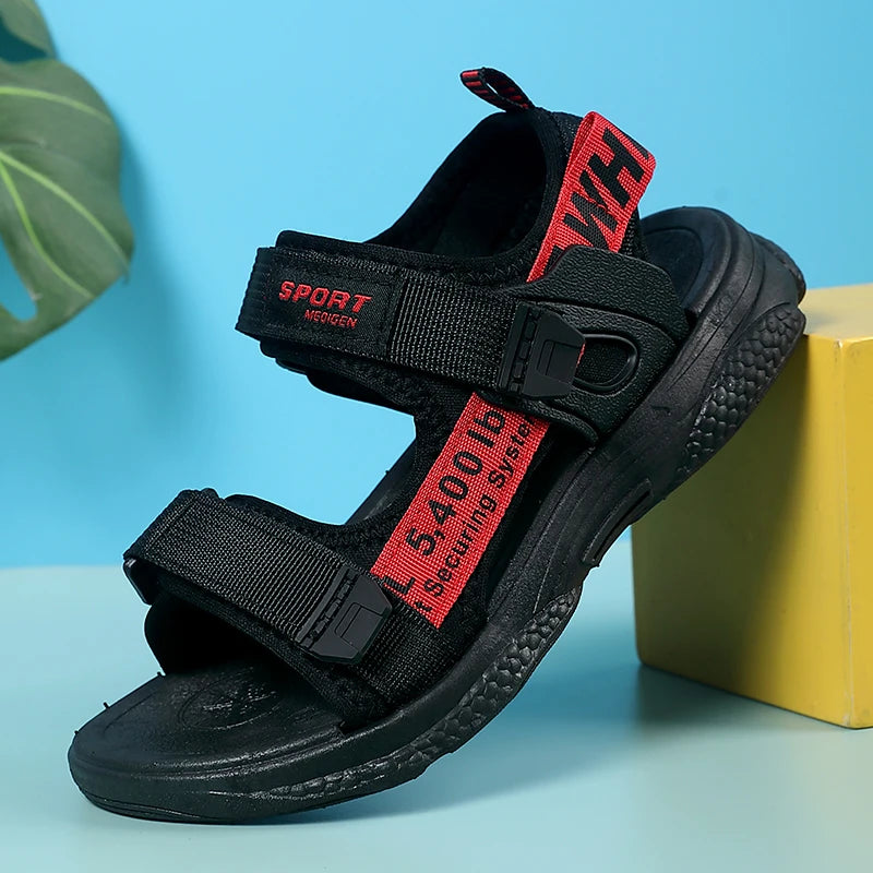 A pair of children's summer open-toe sandals, breathable, comfortable, wear-resistant flat shoes, size 28-39，WK-201