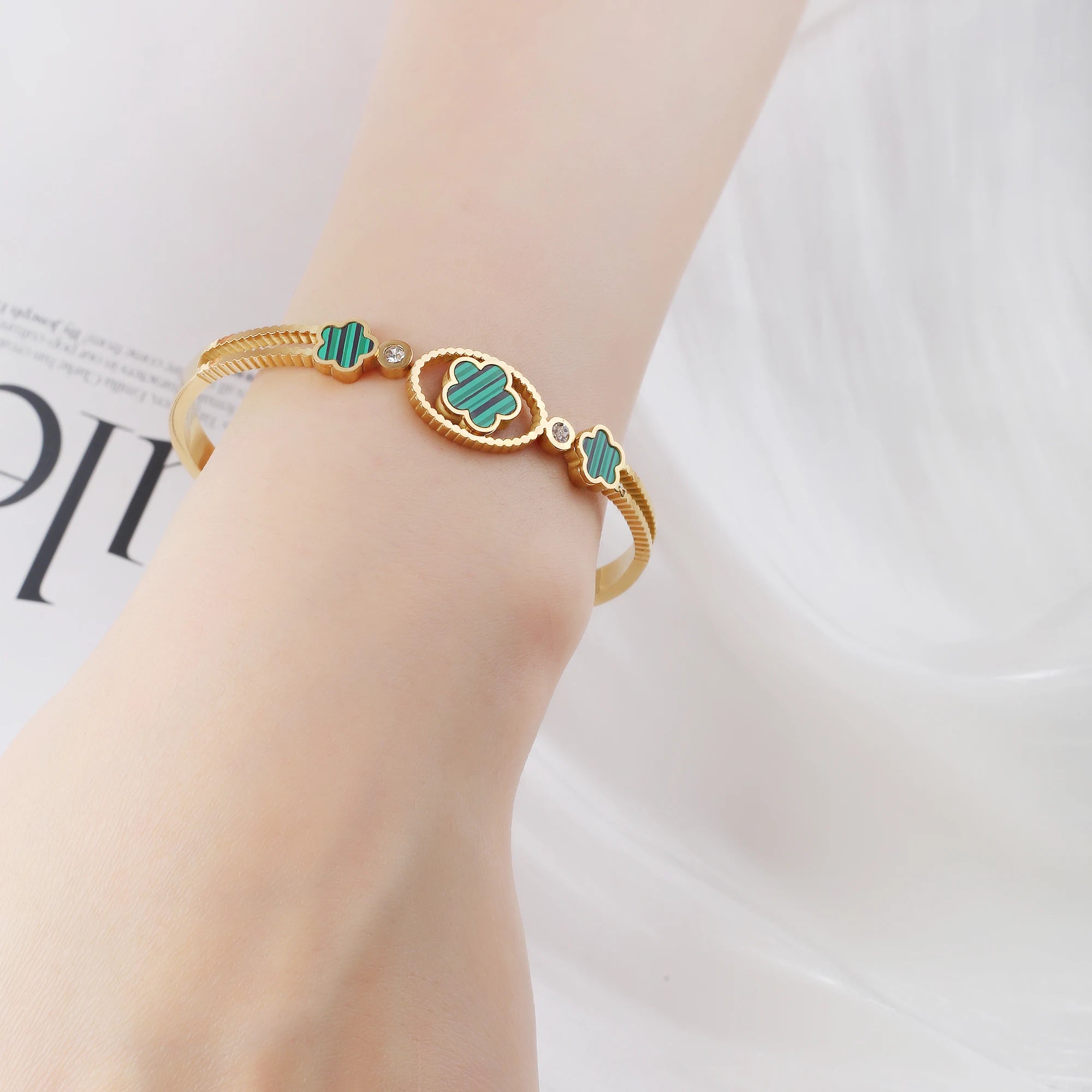 Chunky 18k Plating Stainless Steel Five Leaf Flower Open Bangle For Women Waterproof Party Wrist Jewelry 2025 Bijoux Clover