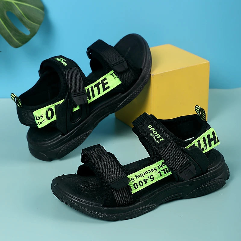 A pair of children's summer open-toe sandals, breathable, comfortable, wear-resistant flat shoes, size 28-39，WK-201